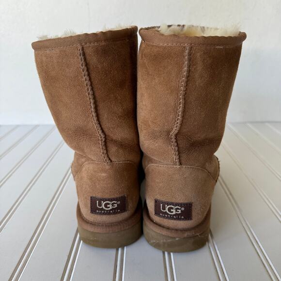 UGG Australia size 8 Camel Tone Suede Classic short Boots size 8 - Picture 3 of 16